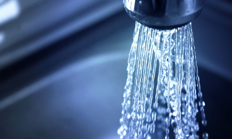 Leitungswasser kann Haarausfall verursachen